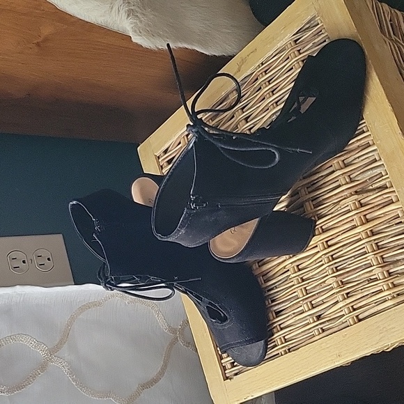 Qupid Black Zip/Lace Up Peep Toe Booties 9 - Picture 1 of 8